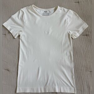 SKIMS fits everybody t-shirt